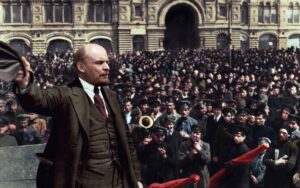 В. И. Ленин произносит речь перед полками Всевобуча на Красной площади. Москва, 25 мая 1919 г. В. И. Ленин произносит речь перед полками Всевобуча на Красной площади. Москва, 25 мая 1919 г.