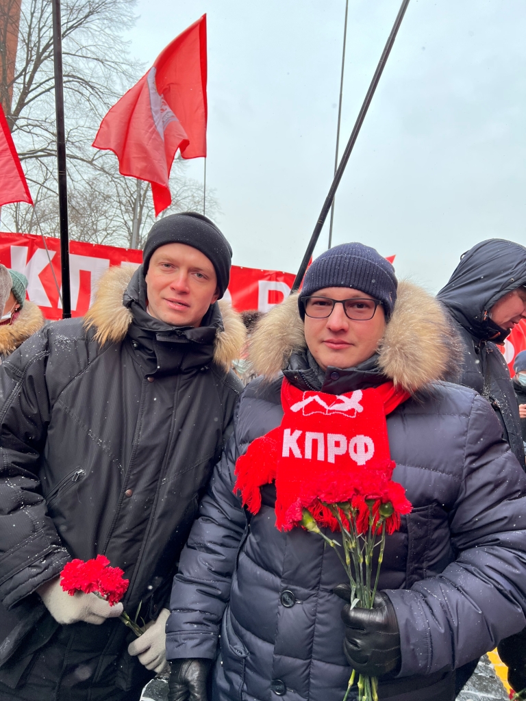 Возложение венков и цветов к могиле Иосифа Виссарионовича Сталина в честь 142-ой годовщины со дня его рождения