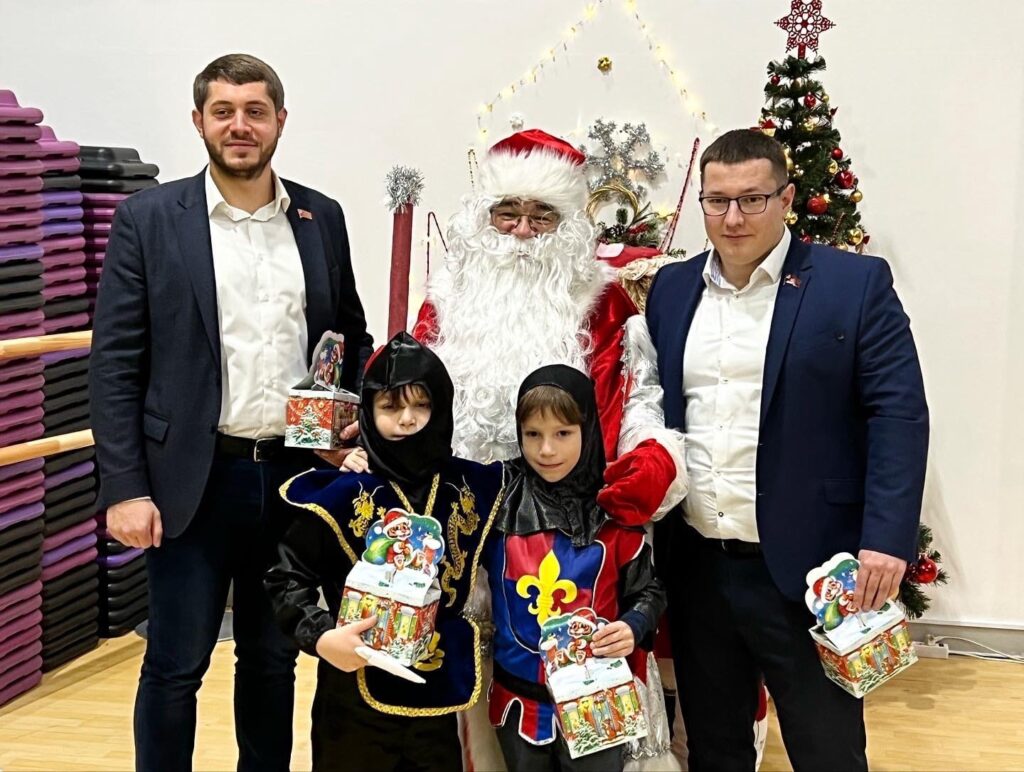 Благотворительное некоммерческое новогоднее мероприятие для детей из многодетных и малоимущих семей Балашихи