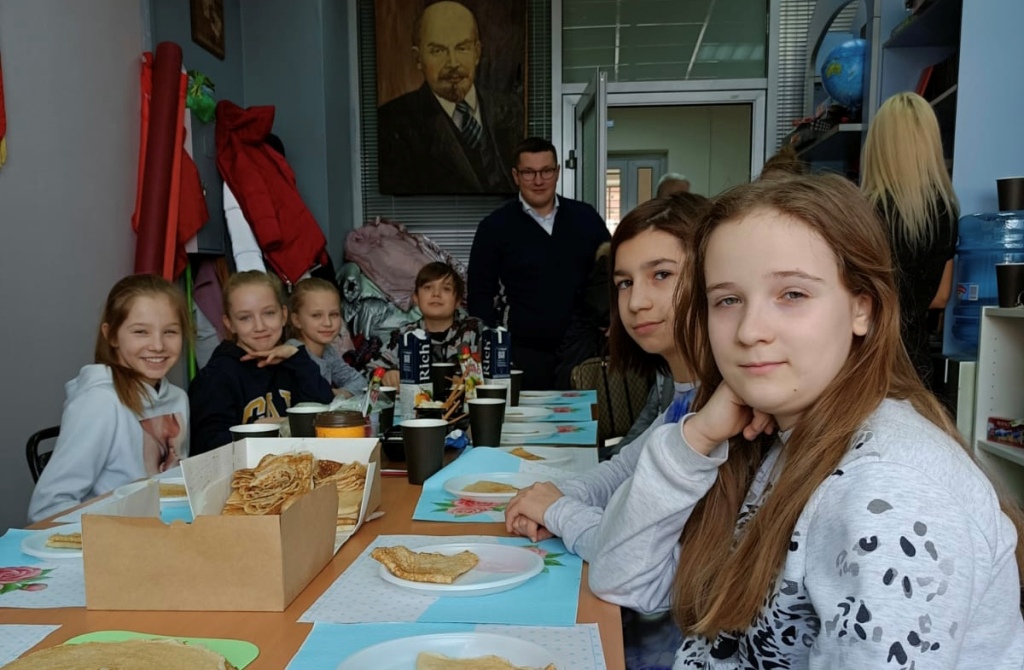 Кулинарный мастер-класс для детей провели в Балашихинском городском отделении КПРФ