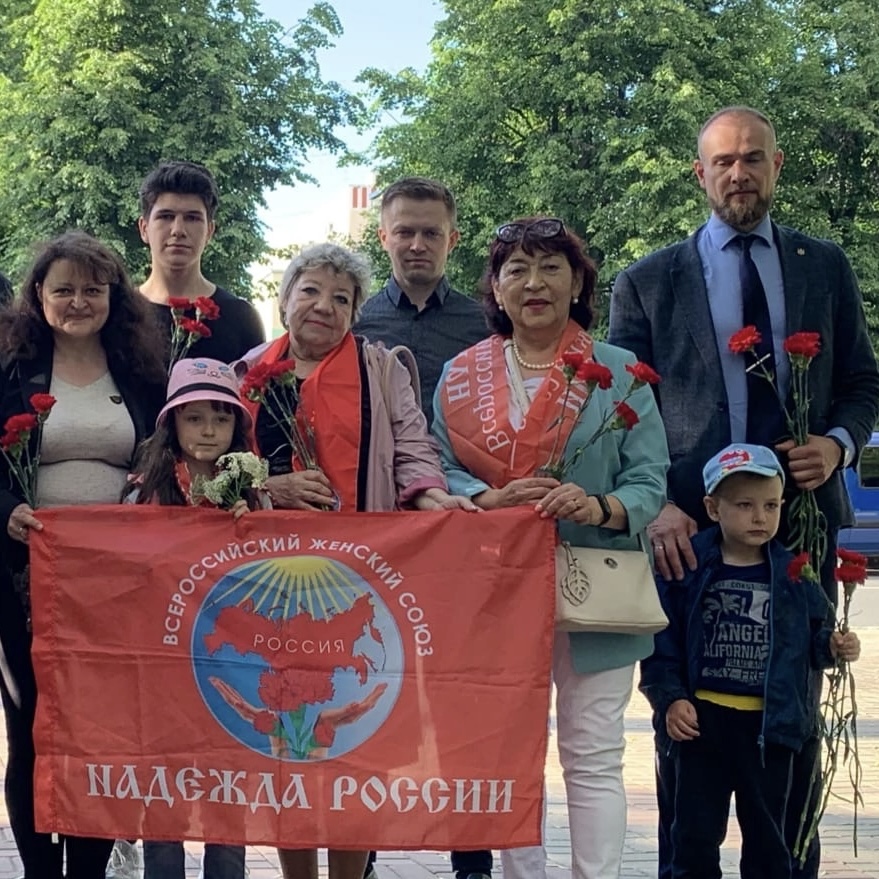 Балашихинские коммунисты почти память воинов-победителей в День памяти и скорби